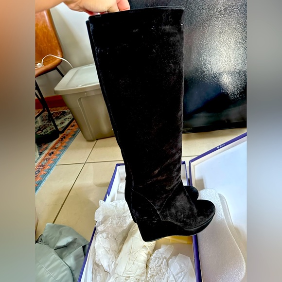 NIB Stuart Weitzman suede boots. - Picture 2 of 8